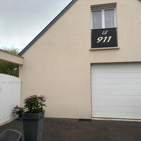 Le 911 Hotel Nazelles-Negron Bagian luar foto